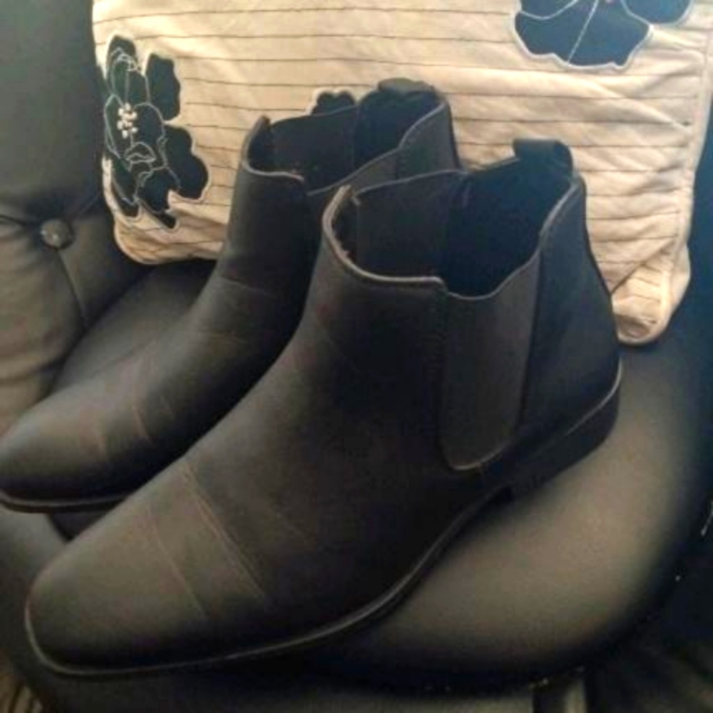 Women's ankle black leather booties by dream seek size 8